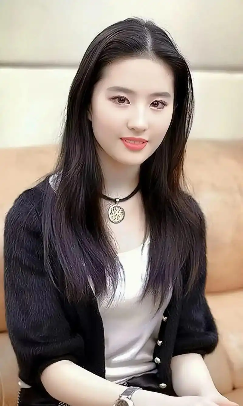 刘亦菲婉拒俞敏洪:行程满无暇做客 俞敏洪邀请刘亦菲做客,被刘亦菲