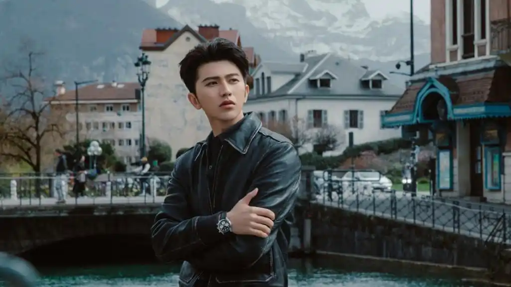 蔡徐坤回应风波后,粉丝放其吸烟照比烂,42家商务代言暂未受影响