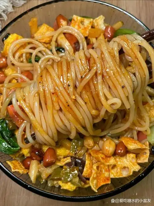 谁还没试过干拌螺蛳粉,真的超浓郁,夏天吃绝了!