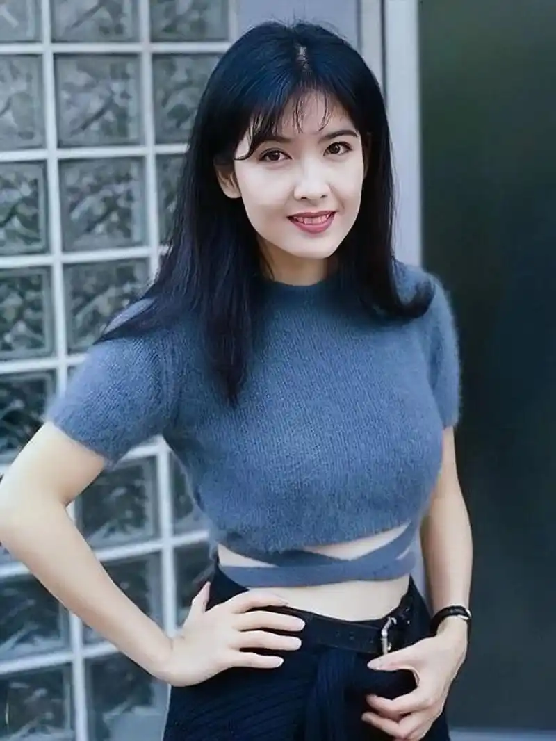 1990s香港明星周慧敏颜值巅峰 1990s香港著名歌星影星周慧敏 .