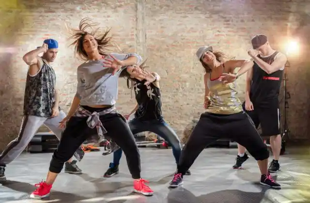 大家好,今天为大家介绍,爵士舞(jazz),一种节奏欢快,动作活泼的非洲