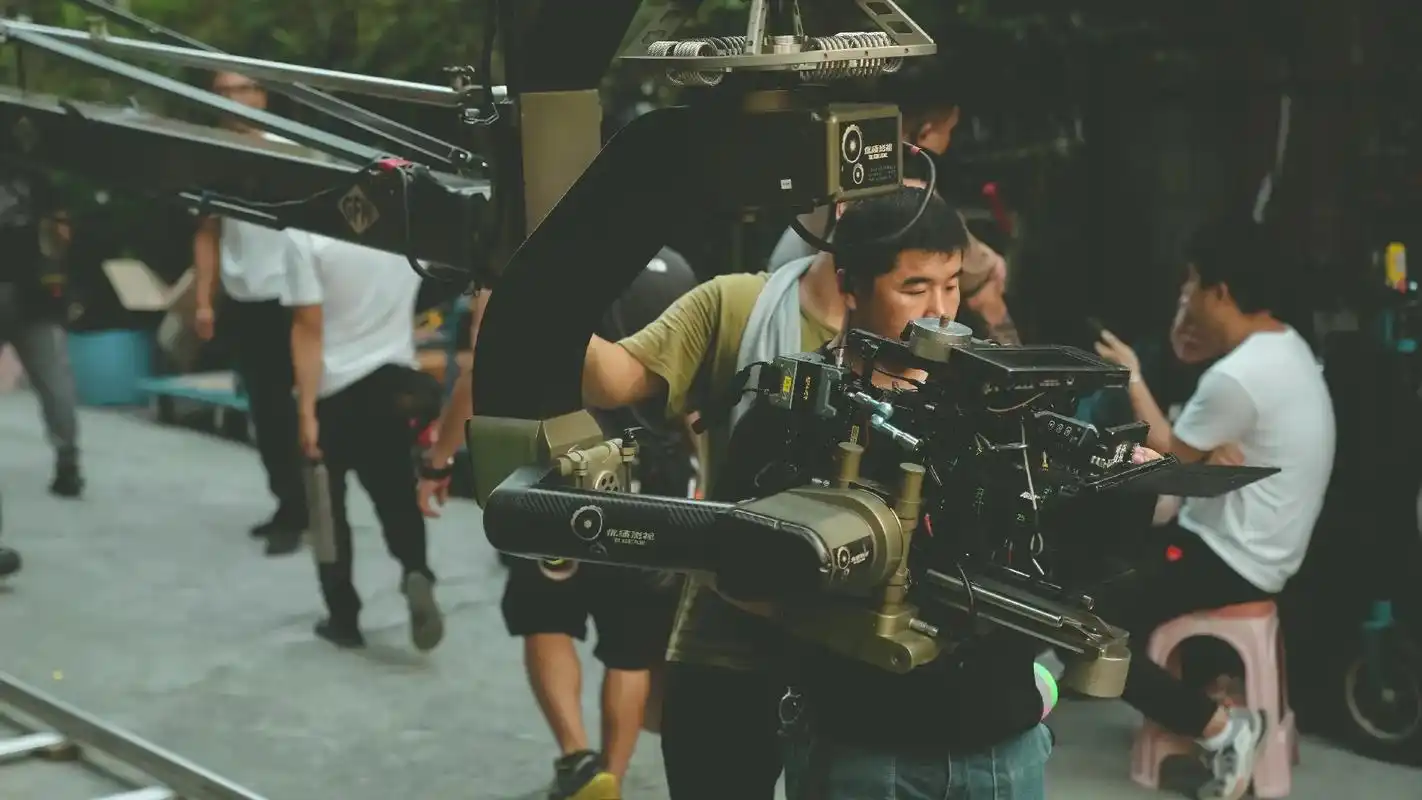 #记录平凡生活 #电影拍摄现场 #摄影组花絮 - 抖音