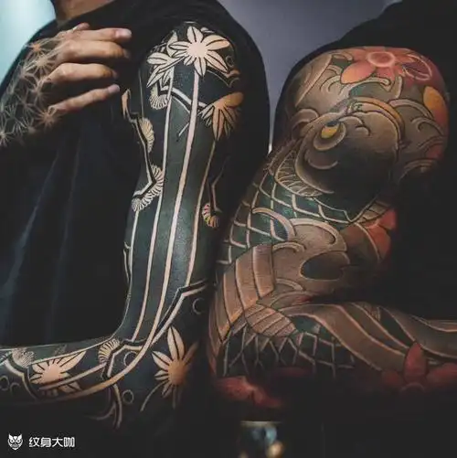 日式鲤鱼_花臂手臂纹身图案大全 - 纹身大咖