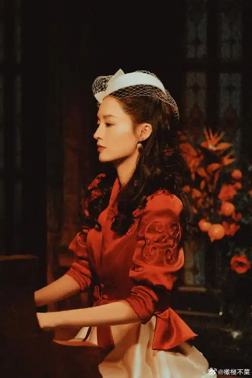 李沁民国白月光##李沁红玫瑰妆