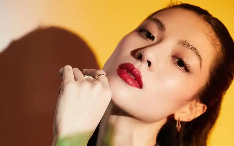 钟楚曦飒爽性感写真图片桌面壁纸