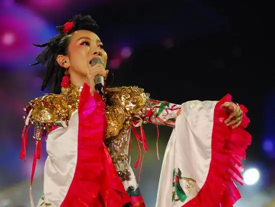 图文萨顶顶演唱万物生