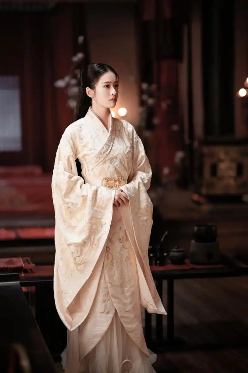 张雪迎大女主戏白发热度回温网友这剧后劲十足