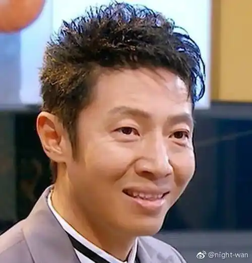 以孙笑川为代表的6324直播间被封为开端,原本被豢养在斗鱼弹幕中的狗