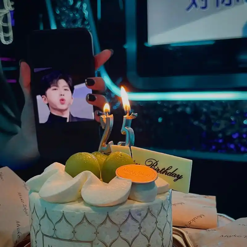 蔡徐坤0802生日快乐#   ikun将祝福藏进蛋糕里 共同分享每一刻的堂圹