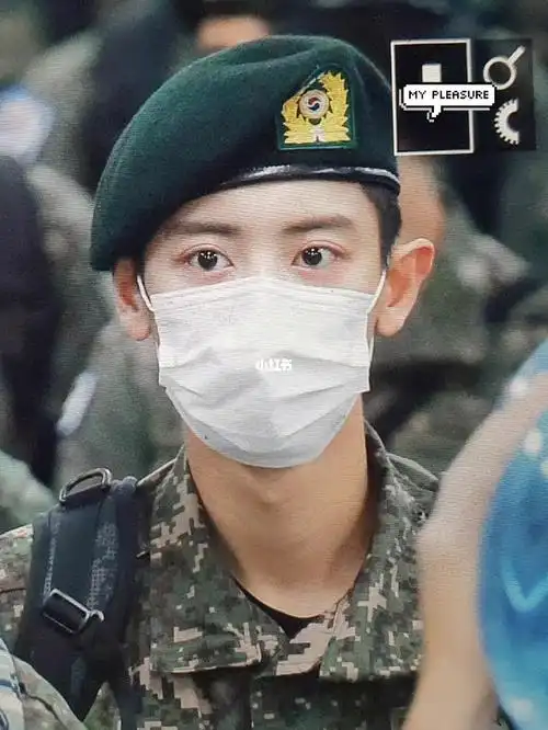 我烈真的是又高又帅 军装照yyds_军装_边伯贤_朴灿烈_等他们退伍_娱乐