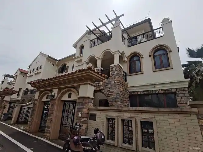 国兴商圈新埠岛和风水岸联排别墅边户带前后花园毛坯5房680