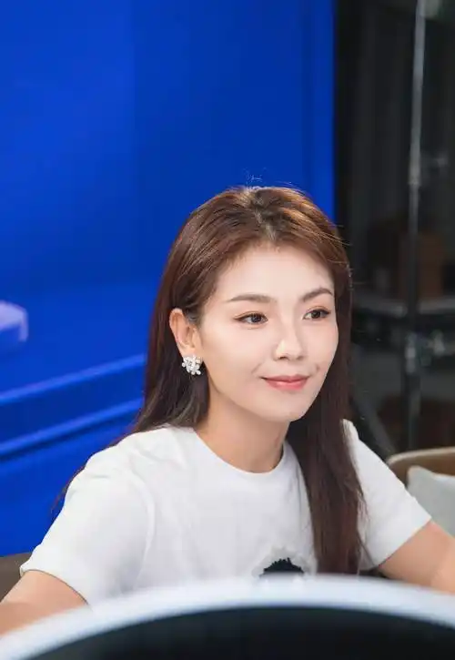 之后刘涛疯狂拍戏,四年拍了25部戏,还有数不清的综艺,商演等等,经过这