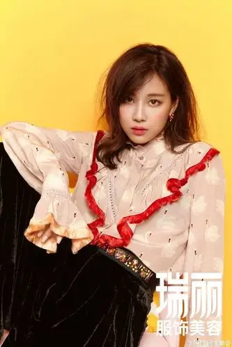 《瑞丽服饰美容》10月刊新上市,@missa霏 自带闪光点的美少女,miss a