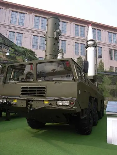 图文东风11战术导弹亮相建军80周年成就展