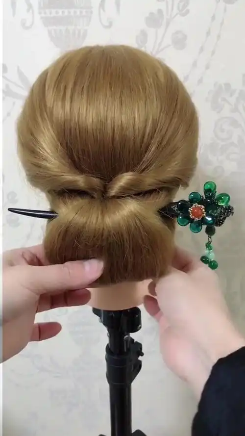 富家太太发髻,喜欢发簪盘发和旗袍发型的记得收藏哦#旗袍发型