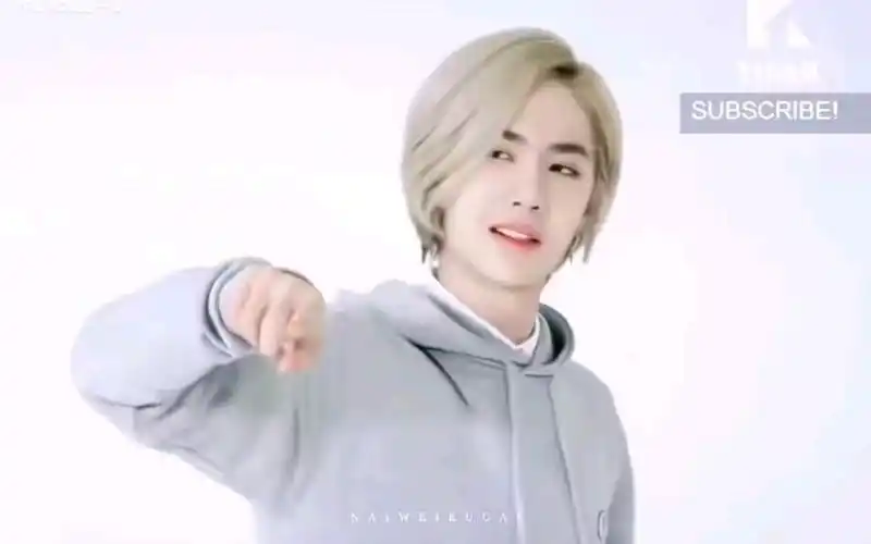 17岁可可爱爱的"白牡丹"王一博!