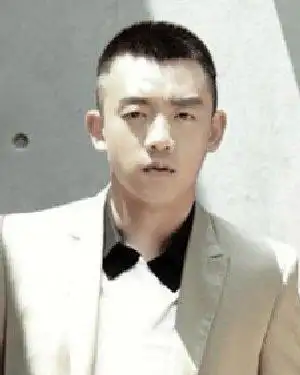 跑男郑恺发型 黑色的寸头短发诠释魅力男人范