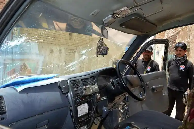 巴基斯坦警车遇袭4名警察死亡3