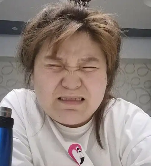 网红郭老师到底啥背景?被各路明星竞相模仿,杨超越还特意为她刷礼物