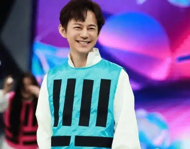 何炅真有172cm?与167cm的杨紫同框时,有无说谎很明显_身高_官方_身材