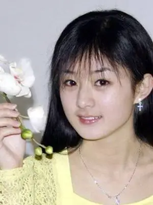 赵丽颖出道前照片对比:赵丽颖女人味十足变化简直认不出