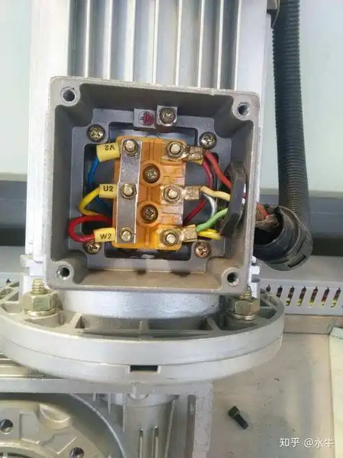 三相380v的电机采用三相220v的电源可不可以会发生什么变化