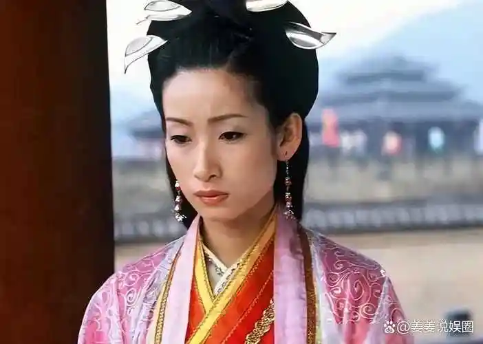 收手吧秦海璐!别辣观众眼睛了,时隔20年再演美人,雷人又没脑