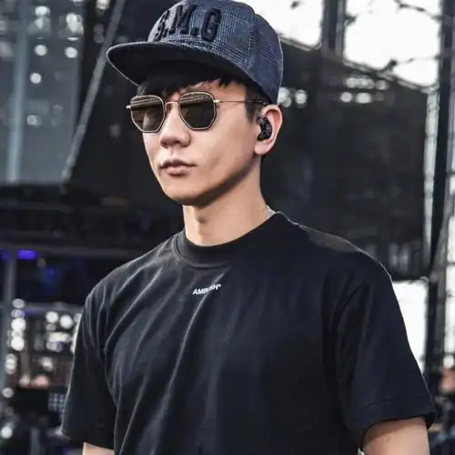 手机壁纸林俊杰