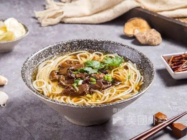 红烧香菇牛肉面图片
