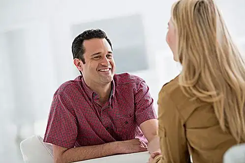 面对面沟通图片