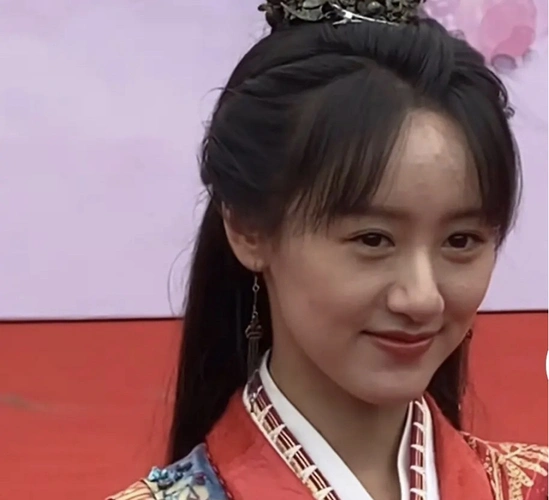 袁冰妍生图满脸痘,皮肤暗沉发黄,与精修图判若两人