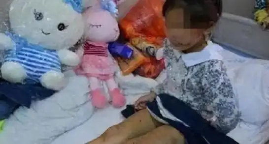 女孩苏丽3岁被针线缝嘴5岁被虐死生母出狱后竟将其挫骨扬灰