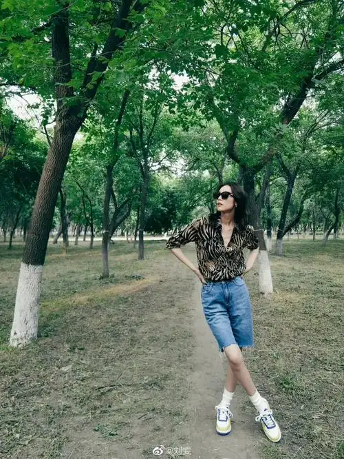 来欣赏欣赏大表姐刘雯的夏日限定穿搭
