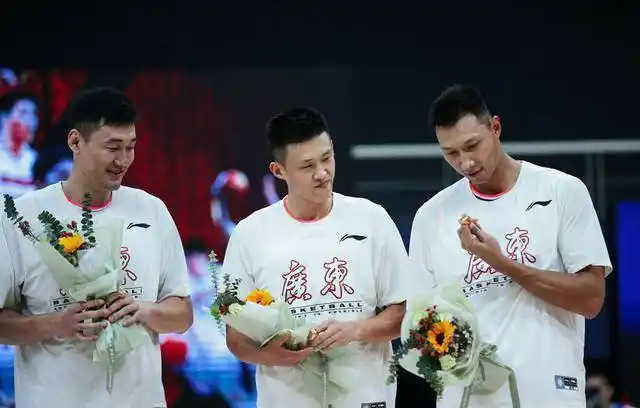 易建联完美复出7分钟16分打爆沈梓捷;铁证如山汤杰已经是广东人_比赛