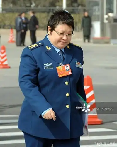 韩红一身正气为了疫情病倒被黑,这身军装是她坚持的意志