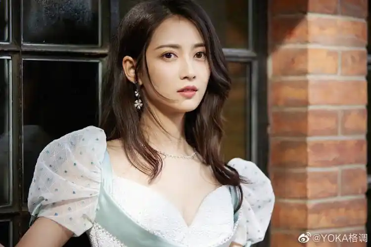 陈钰琪 # 陈钰琪湖水蓝仙女裙造型魅力迷人,优雅动人,太甜了,期待新