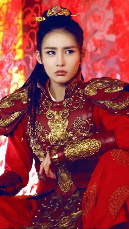 巾帼不让须眉,盔甲造型的赵丽颖马思纯热巴等pk谁更美?_铠甲