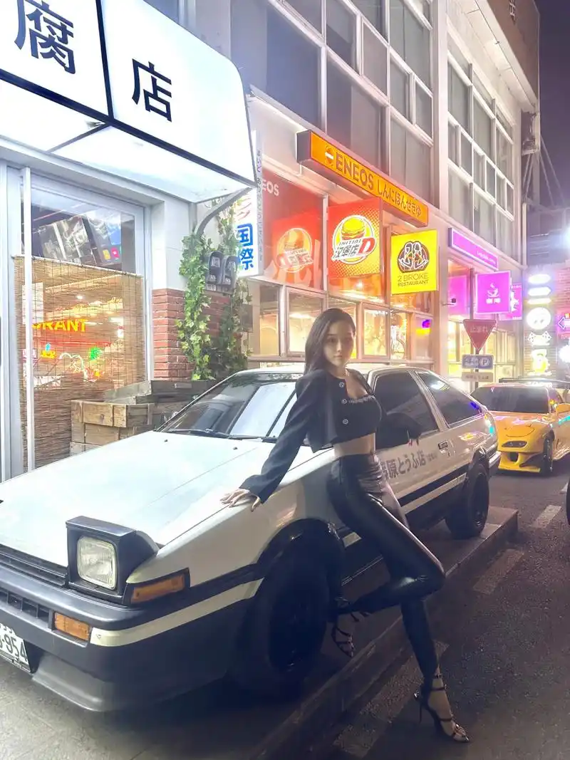 头文字d 之一路向北 第二次见ae86 第一次在香港 对我个人影响挺大的