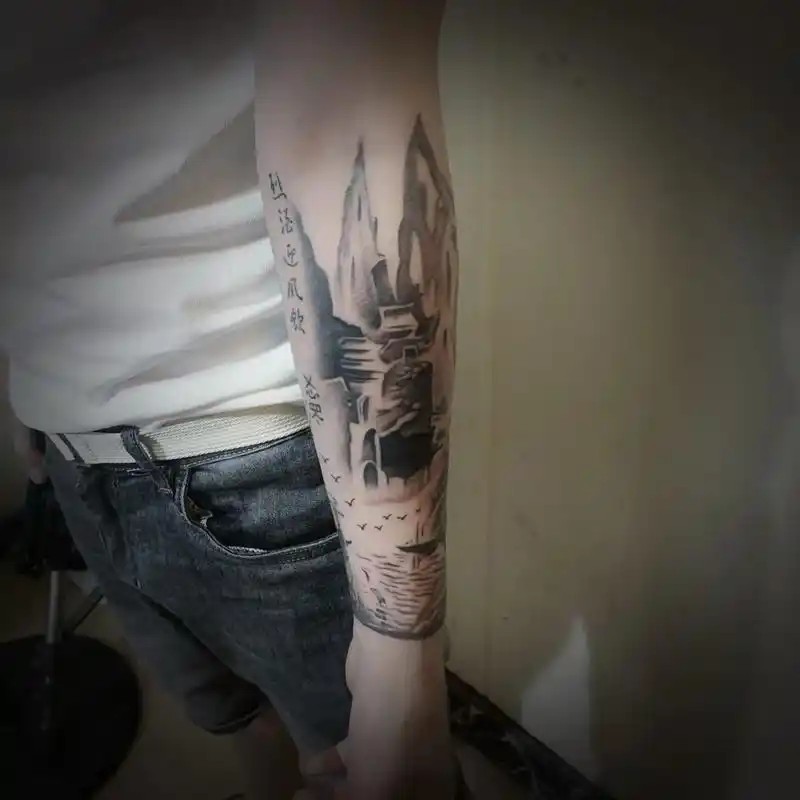 小臂山水画#纹身刺青 #作品分享 #帅就完事了 #个性纹身图 - 抖音