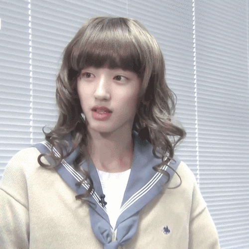 编辑编辑编辑天天嚷嚷着要萧亚轩出书,4月开播的《年下男友》大概可以