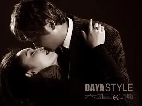 组图:明星夫妻亲吻甜蜜浪漫(3)