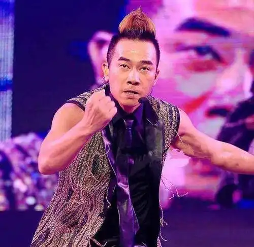 连150万的出场费都不给山鸡哥的节目!幸好没去啊 这画面太吓人了