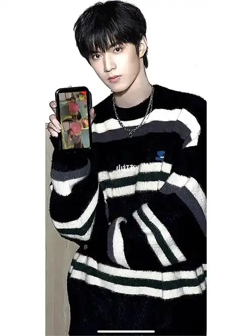 追星女孩  为男盆友拍摄两张专属屏保 哈哈哈哈  刘耀文