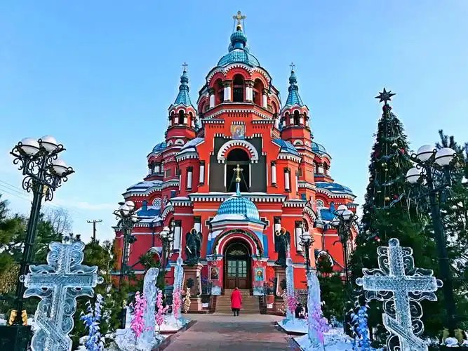 喀山圣母大教堂:美呆了,俄罗斯的东正教堂真是华丽至极,鲜艳的外表下