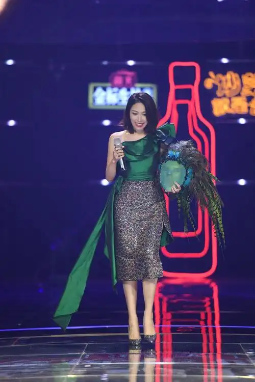 《蒙面唱将猜猜猜》孟美歧徐怀钰金池露真容 阵容华丽引热议