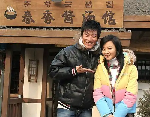 《妈妈的酱汤馆》开演 满江拧着"麻花"煮酱汤