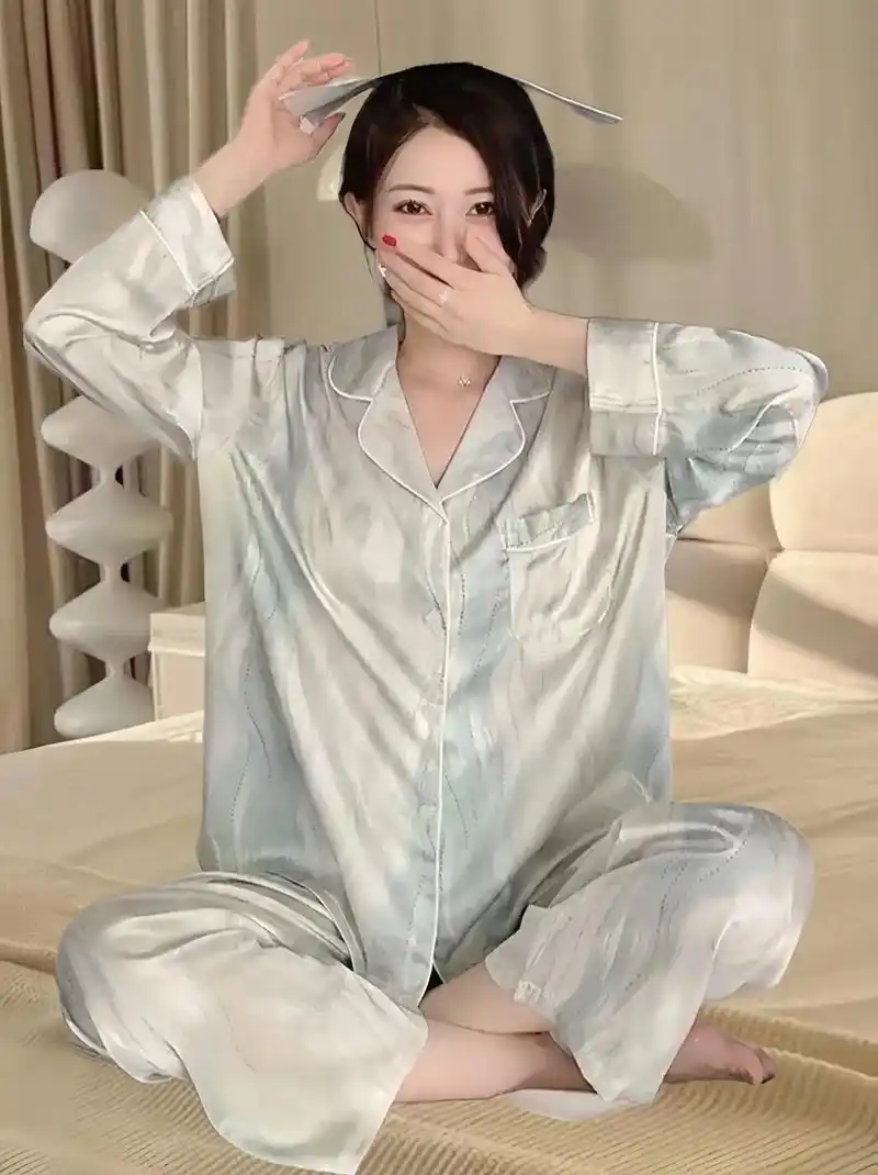 公主们,一套简洁大方舒适的流光睡衣!在家也要美美哒!一套简洁 - 抖音