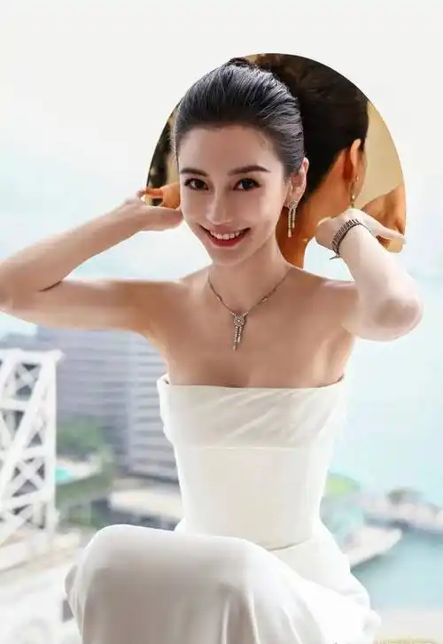 angelababy身穿高定出席官方活动欲复出,无奈却尴尬上热搜_服装_宝宝