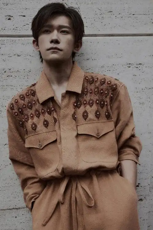 易烊千玺 米兰时装周