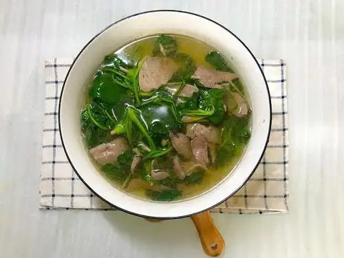 补铁补血明目的菠菜猪肝汤,好吃停不下来!